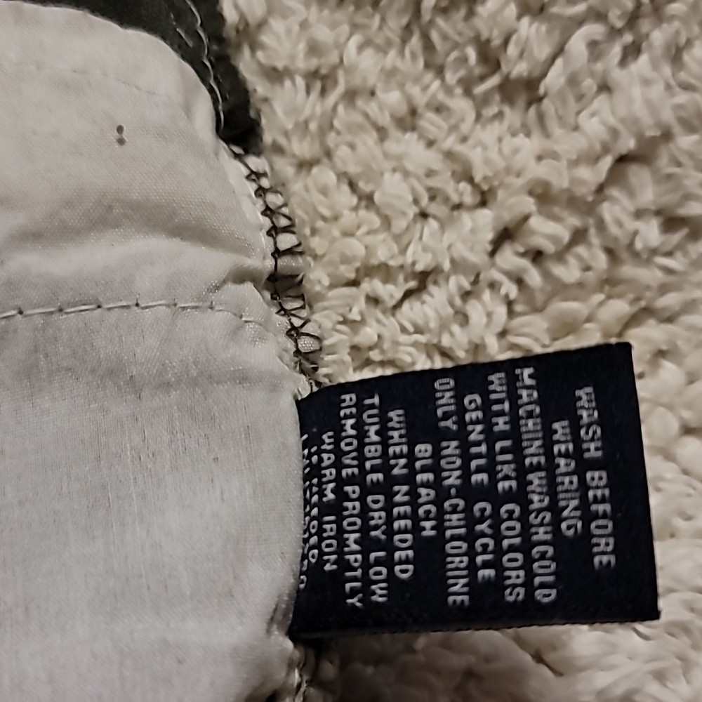 OLIVE DENIM EMBROIDERED MID RISE STRETCH SHORT BEE DETAIL - Picture 11 of 12